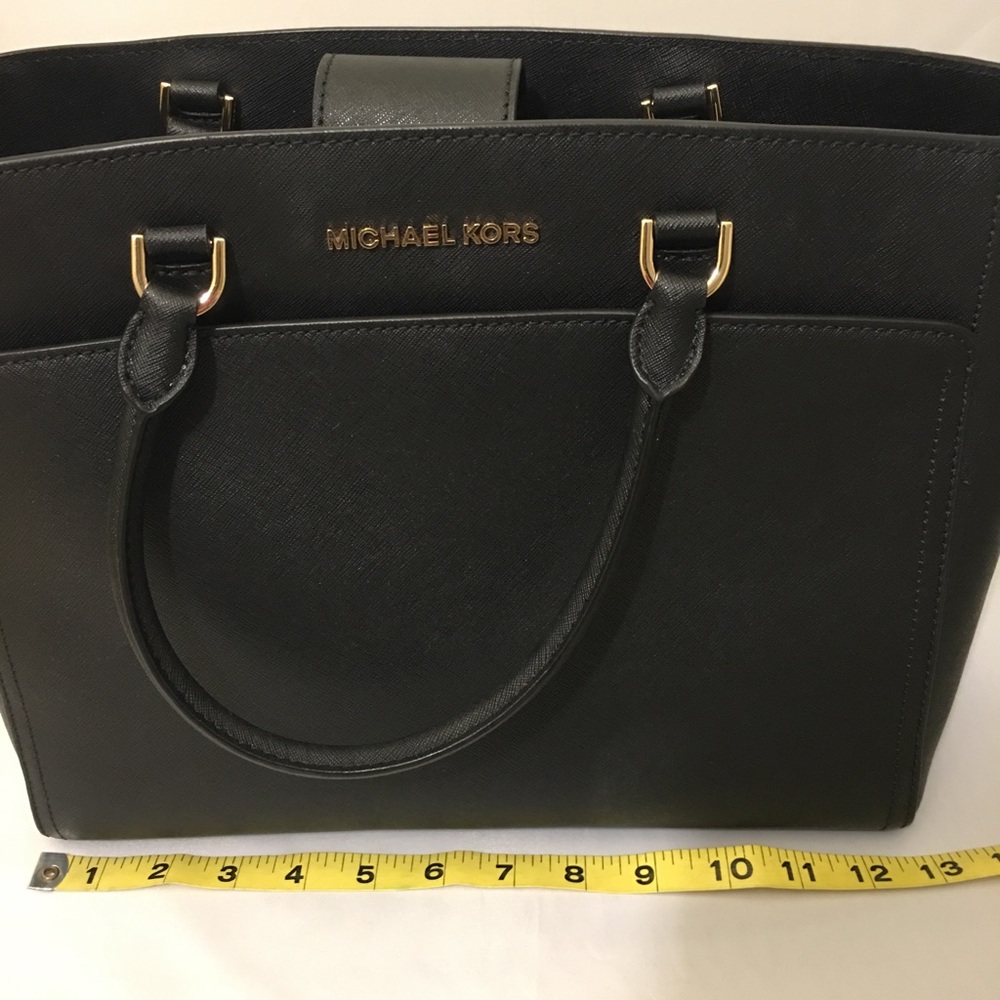 ❤️SOLD❤️Michael Kors tote - Picture 2 of 6